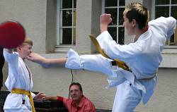Weltkindertag 2007 Foto_0041: Kampfsportshow der Kinder-Karategruppe