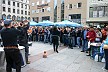 Zuschauermenge in München beim Aktionstag gegen Streubomben